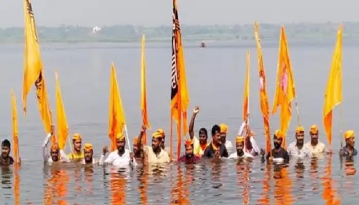 Maratha Reservation | water burial of protestors for two hours in indapur support to the maratha movement