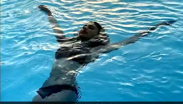 Mouni Roy Swimming Pool Photos | naagin actress mouni roy bold photos in swimming pool mouni pics viral marathi news