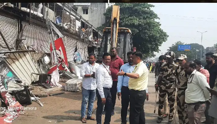 Pune PMC Anti-Encroachment Drive | Action of Pune Municipal Corporation on unauthorized encroachments on footpaths