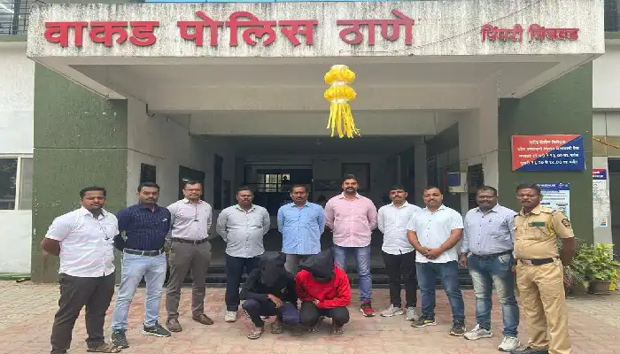 Pune Pimpri Crime News | Two delivery boys who stole mobile phones from Flipkart hub were arrested by Wakad police, 24 mobile phones worth 6 lakhs were seized.