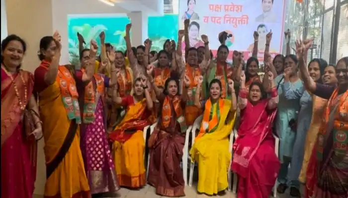 Pune BJP | Entry of about 200 women from various fields into Bharatiya Janata Party (BJP)