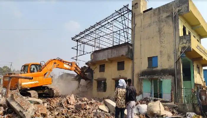 PCMC News | Pimpri: On behalf of the Municipal Corporation, bulldozers on the unauthorized construction in the city, an area of ​​about 2 lakh 32 thousand square feet is cleared