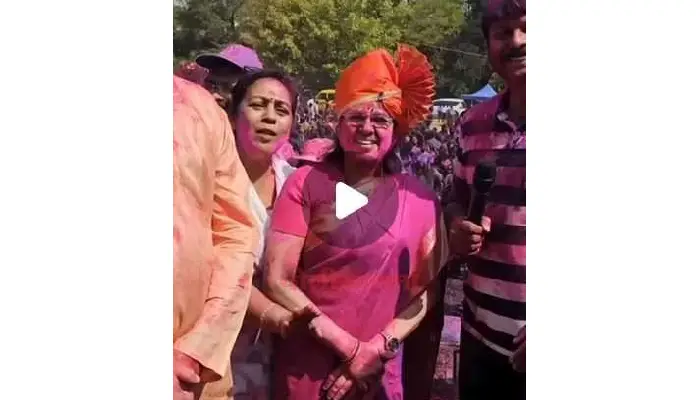 Pune Political News | In the hustle and bustle of the election, political leaders ran riot in Pune; Ravindra Dhangekar, Medha Kulkarni, Rupali Chakankar together (Video)