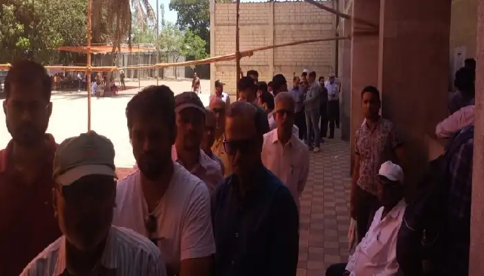 Baramati Lok Sabha | There were no lotuses on the EVMs, grandfathers who were traditional voters were outraged, like at the polling station at Dhayari's uncle Chavan's school in Pune