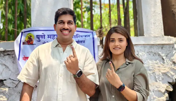 Punit Balan | Young Entrepreneur Punit Balan, Janhavi Dhariwal Balan exercised their right to vote, appealed to Pune residents to vote (Video)
